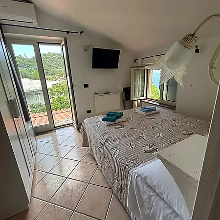 Oda ve Kahvaltı Alessandra 3*